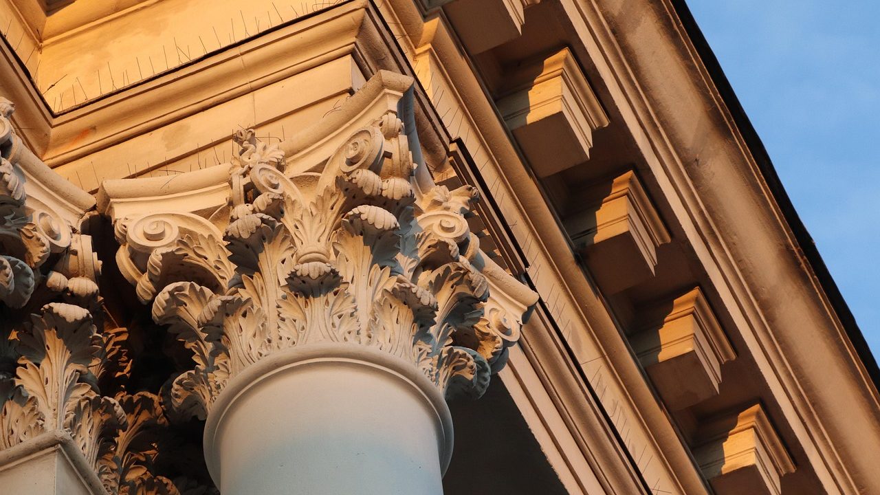 Stone columns on the exterior facade of a federal courthouse in afternoon sunlight.